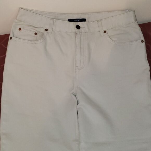 Bill Blass Easy Fit Petite Jeans - Picture 2 of 8